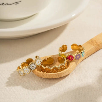 ENAMEL DAISY RING