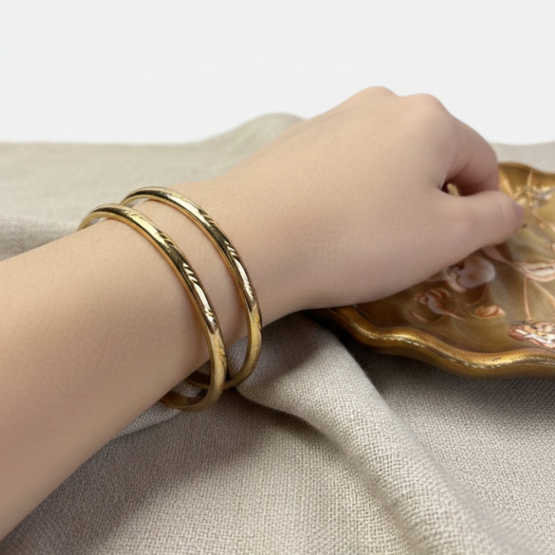 SLEEK STACKABLE GOLD BANGLE SET