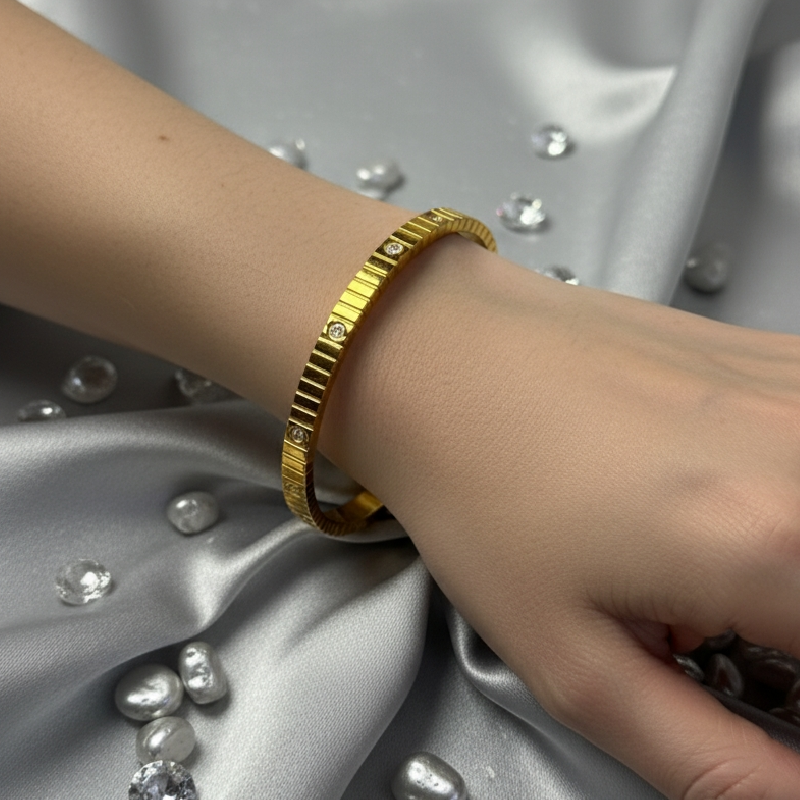 TEXTURED GOLD BAR BRACELET