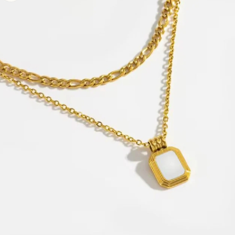 THE FIGARO STACKED PENDANT SET