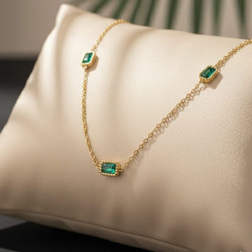 GREEN-STUDDED CHAIN NECKLACE