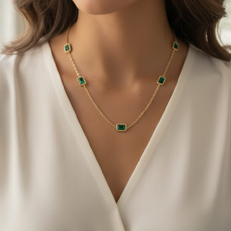 GREEN-STUDDED CHAIN NECKLACE