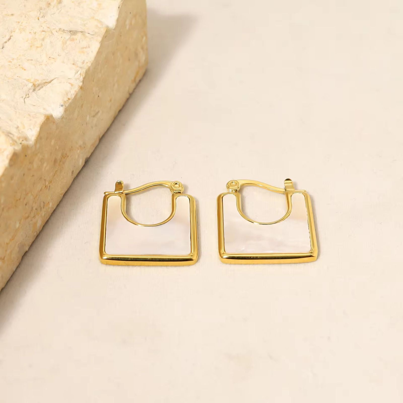 THE SQUARE HOOPS